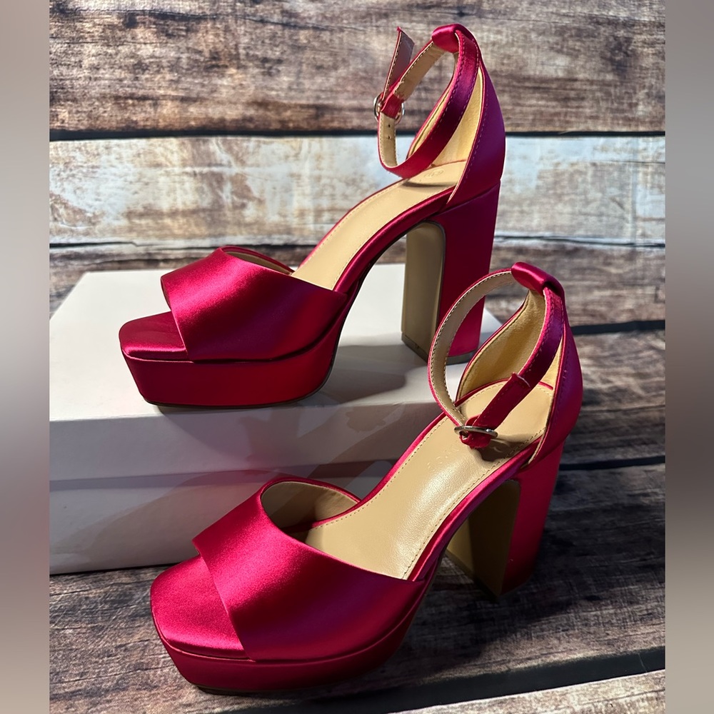Hot pink heels, NEW